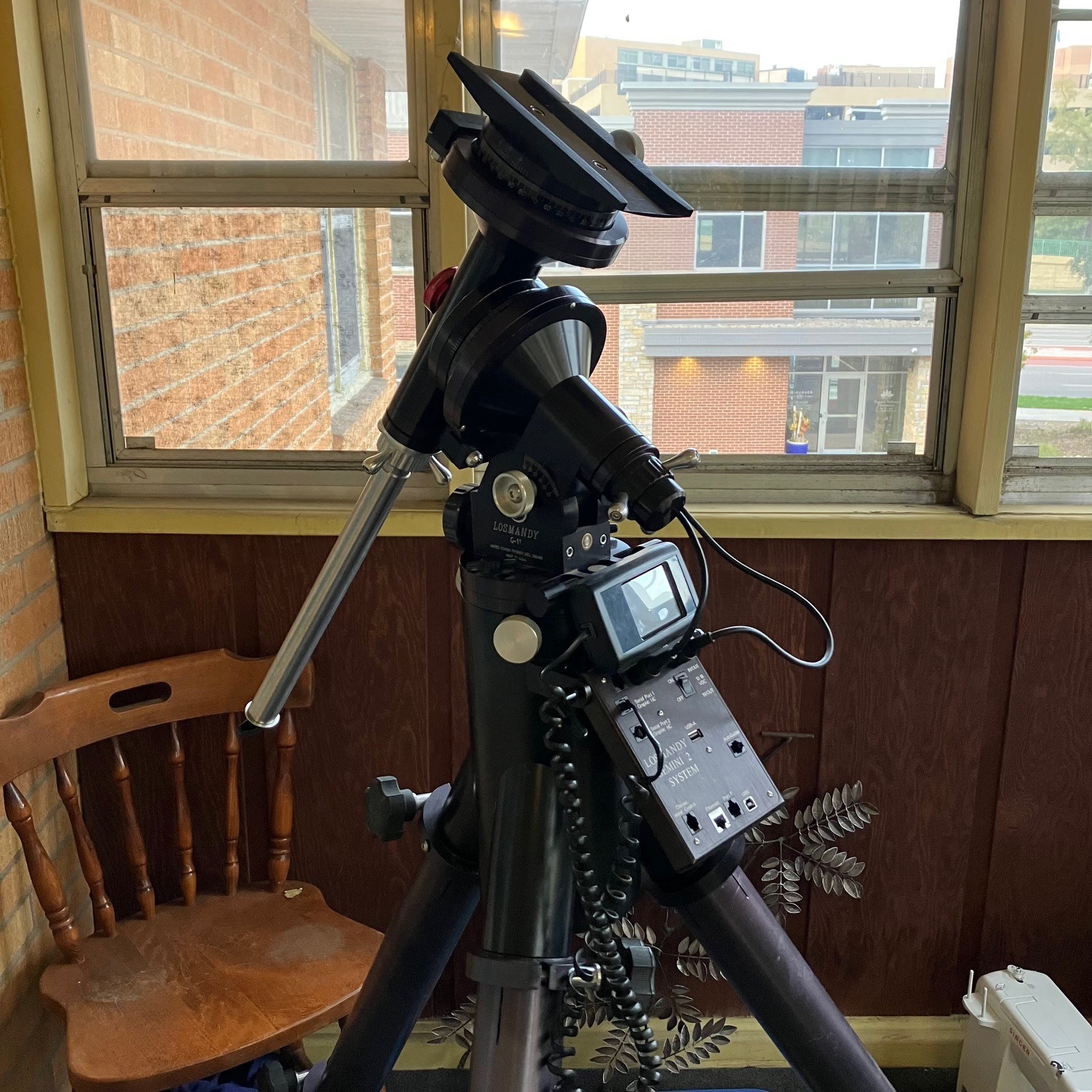 Trypod Hand $1600 - Losmandy G11 w/ Gemini II & Tripod | Astromart