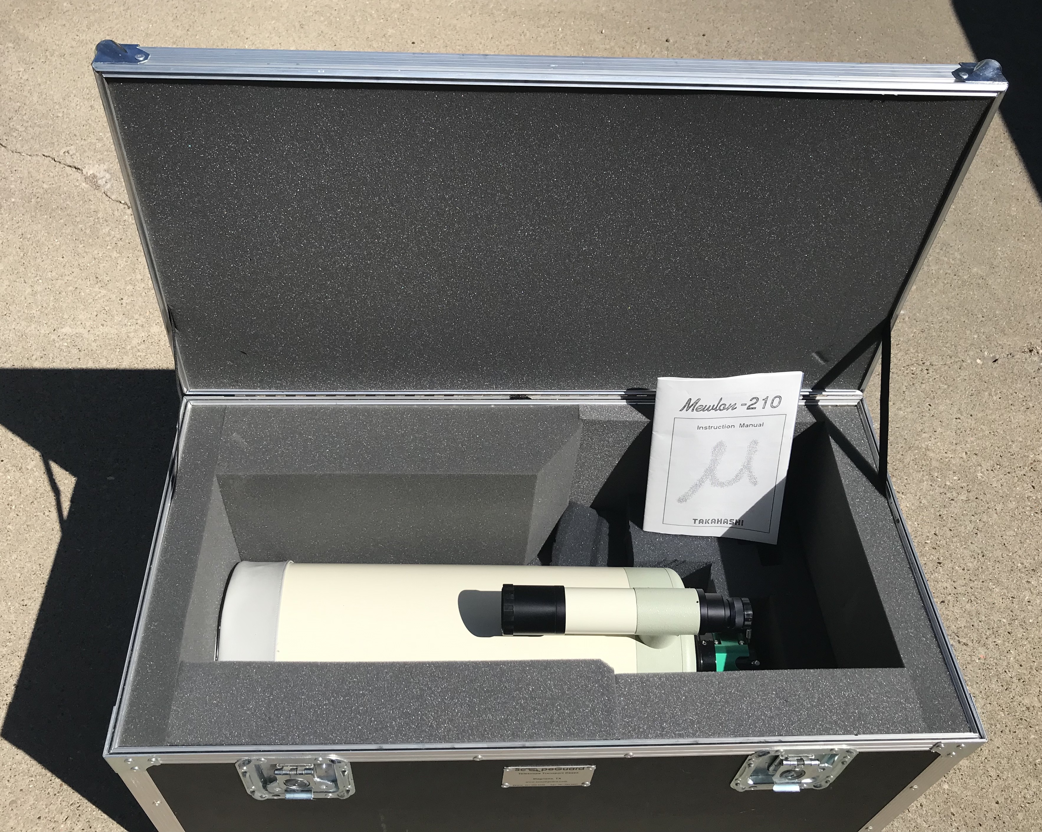 Takahashi Mewlon 210 with MoonLite Focuser and ScopeGuard Case Like