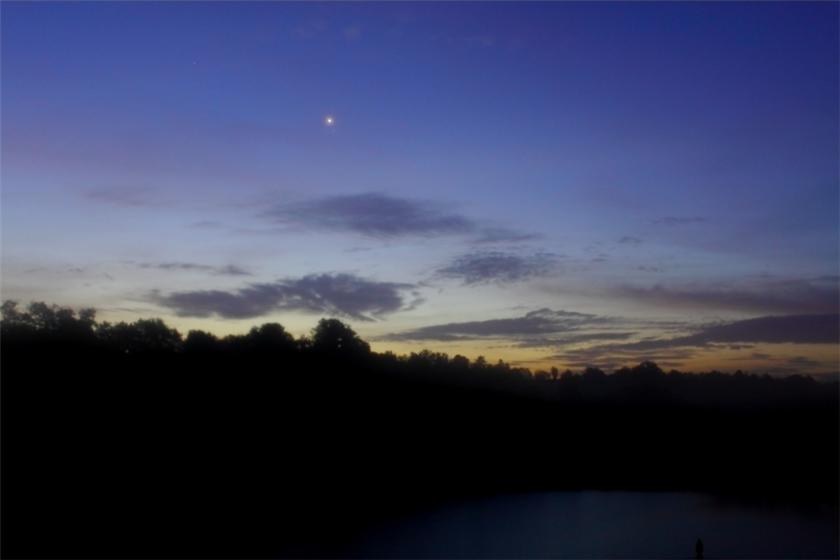 Venus and Regolo at a blu sunrise