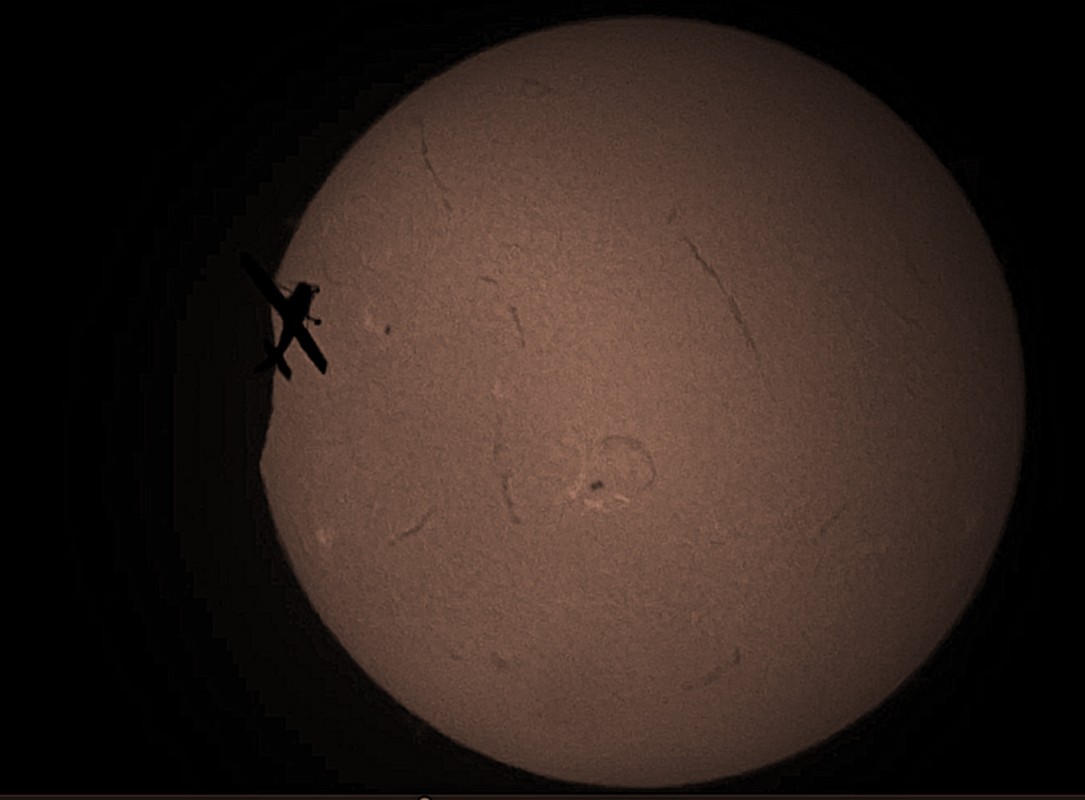 Airplane photobombs 2024 solar eclipse Ha filter
