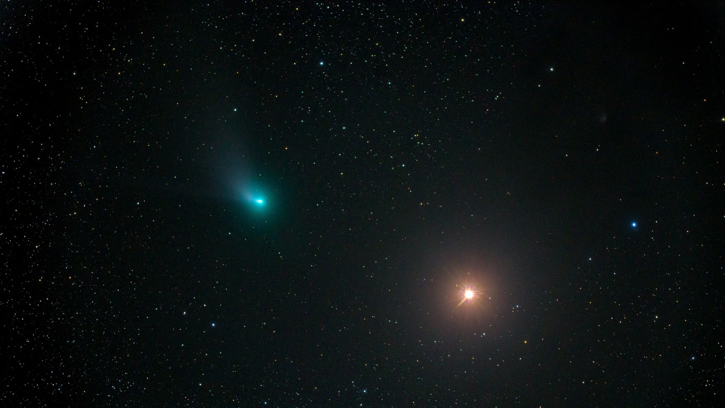 Comet C/2022 E3 + Mars + Barnard 22