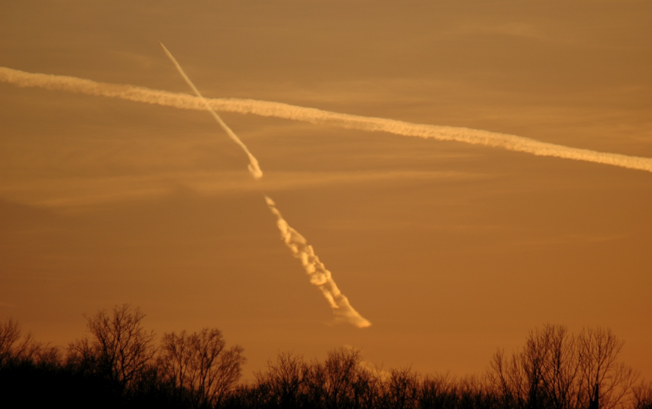 Jet Contrails