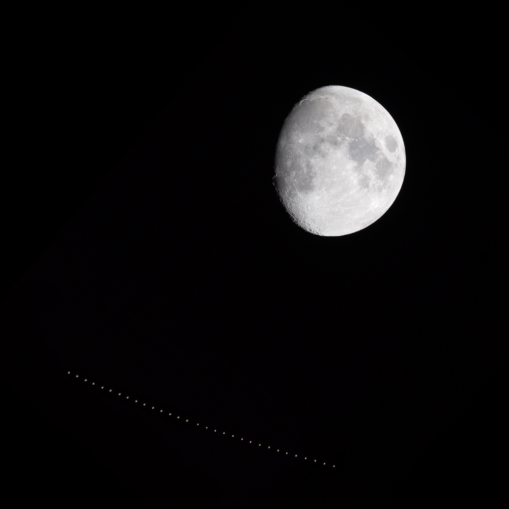 The moon and Mars dance