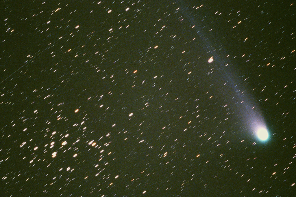 Comet C/2001 Q4 (NEAT) + Beehive