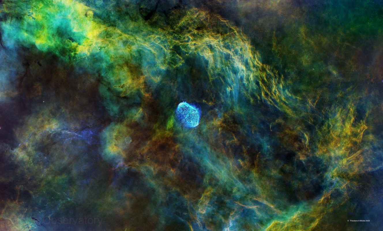 The Crescent Nebula in Narrowband