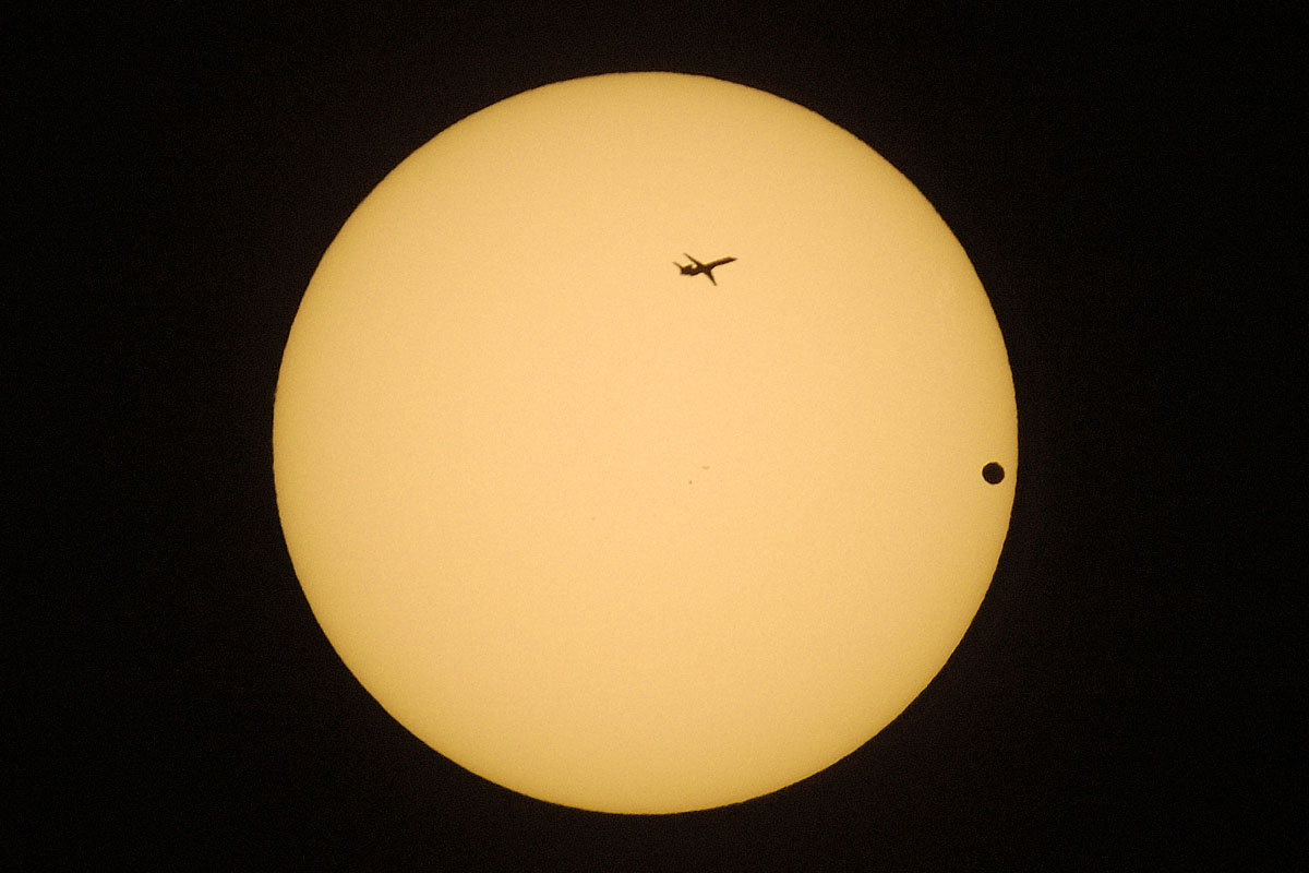 Venus Transit and Plane image