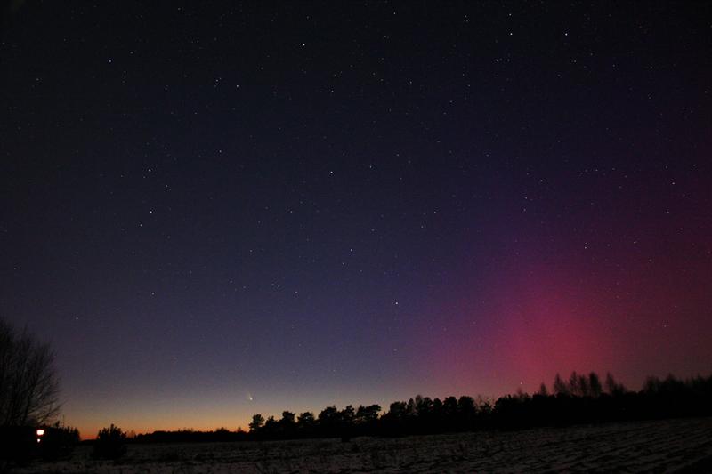C/2011 L4 (PANSTARRS) & Aurora Borealis
